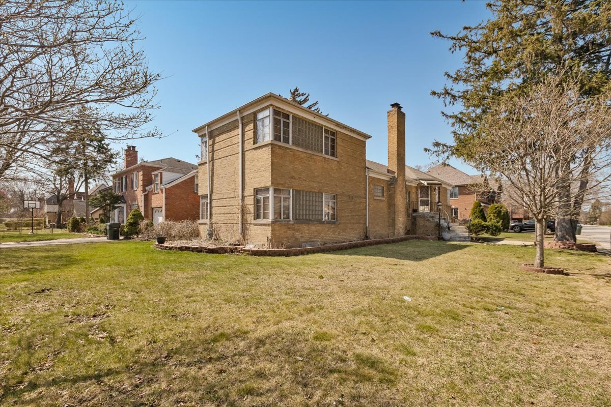 6956 N Kenton Avenue, Lincolnwood, IL