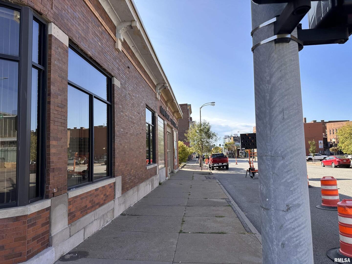 227 W 4TH Street, Davenport, IA