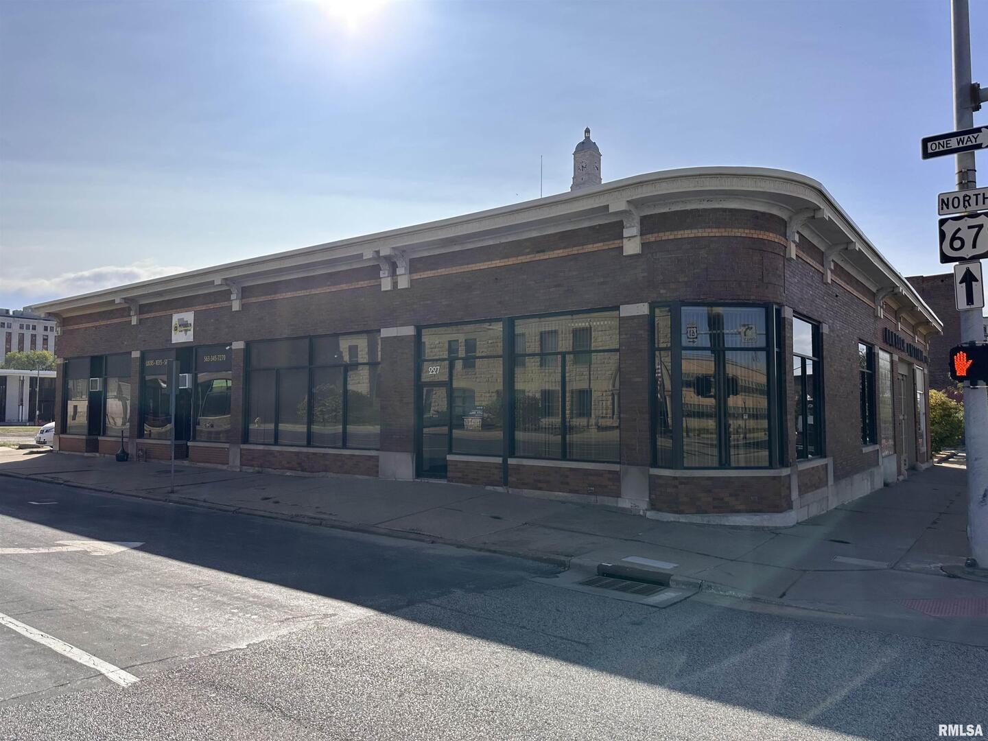 227 W 4TH Street, Davenport, IA