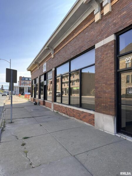 227 W 4TH Street, Davenport, IA