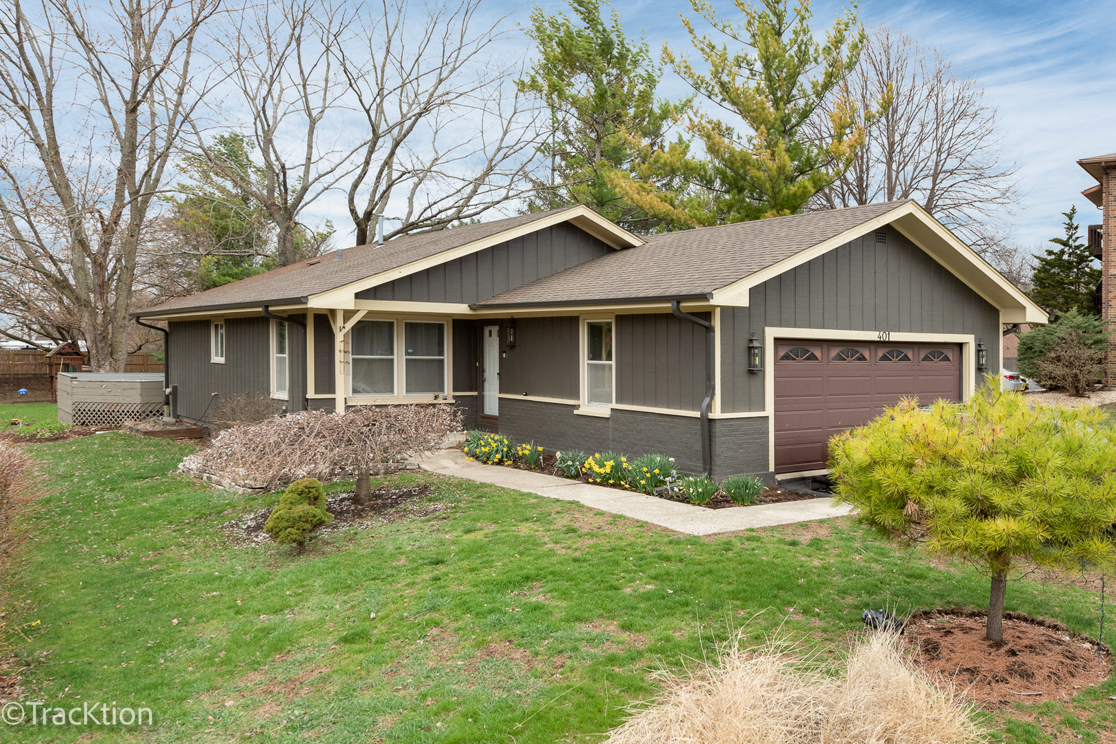 401 S Whispering Hills Drive, Naperville, IL