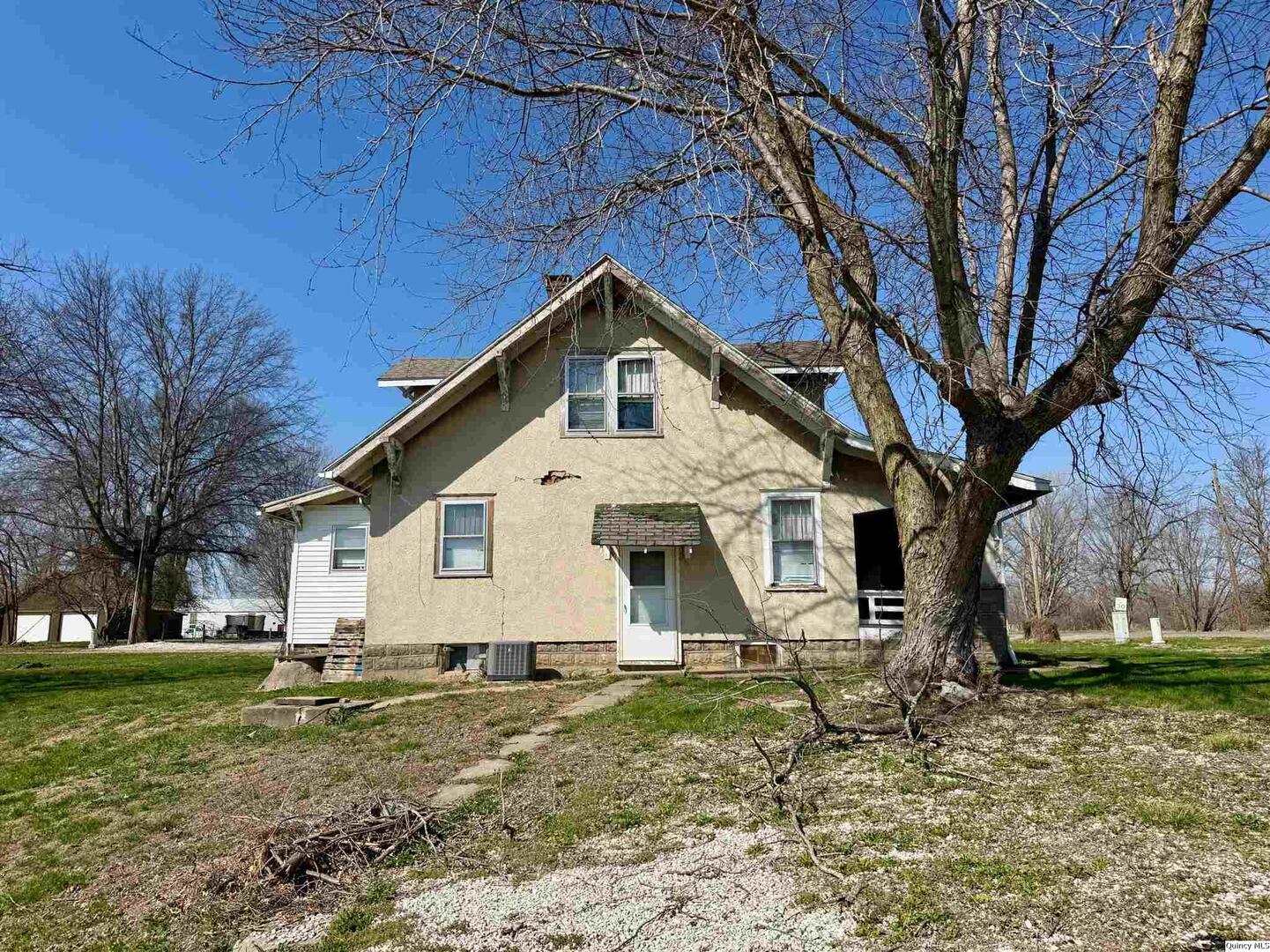 622 E Center, Loraine, IL