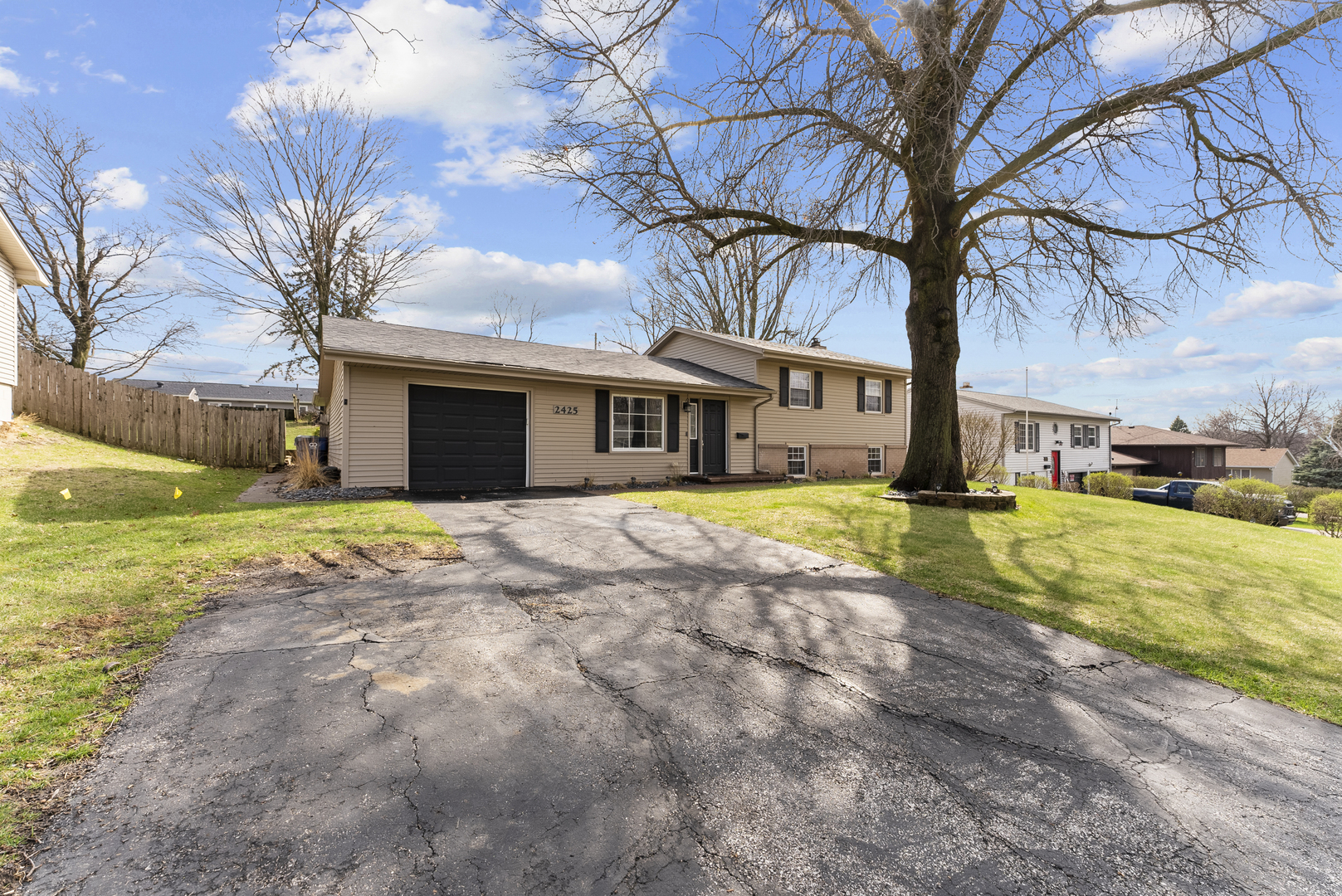2425 W 46th Street, Davenport, IA