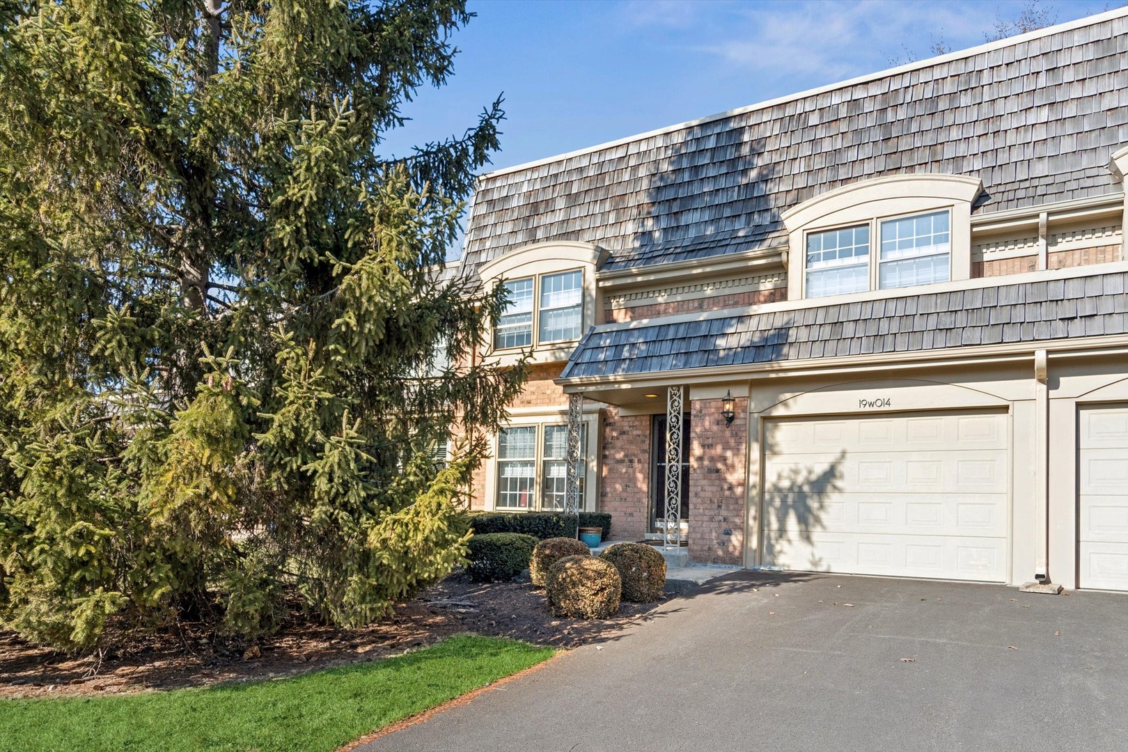 19W014 Avenue Normandy, Oak Brook, IL
