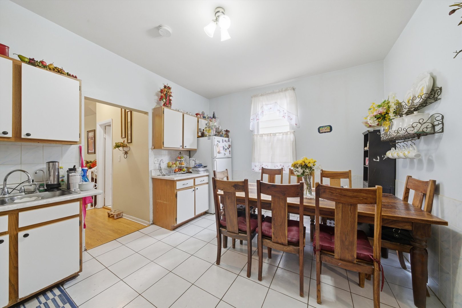 4706 W Berenice Avenue, Chicago, IL