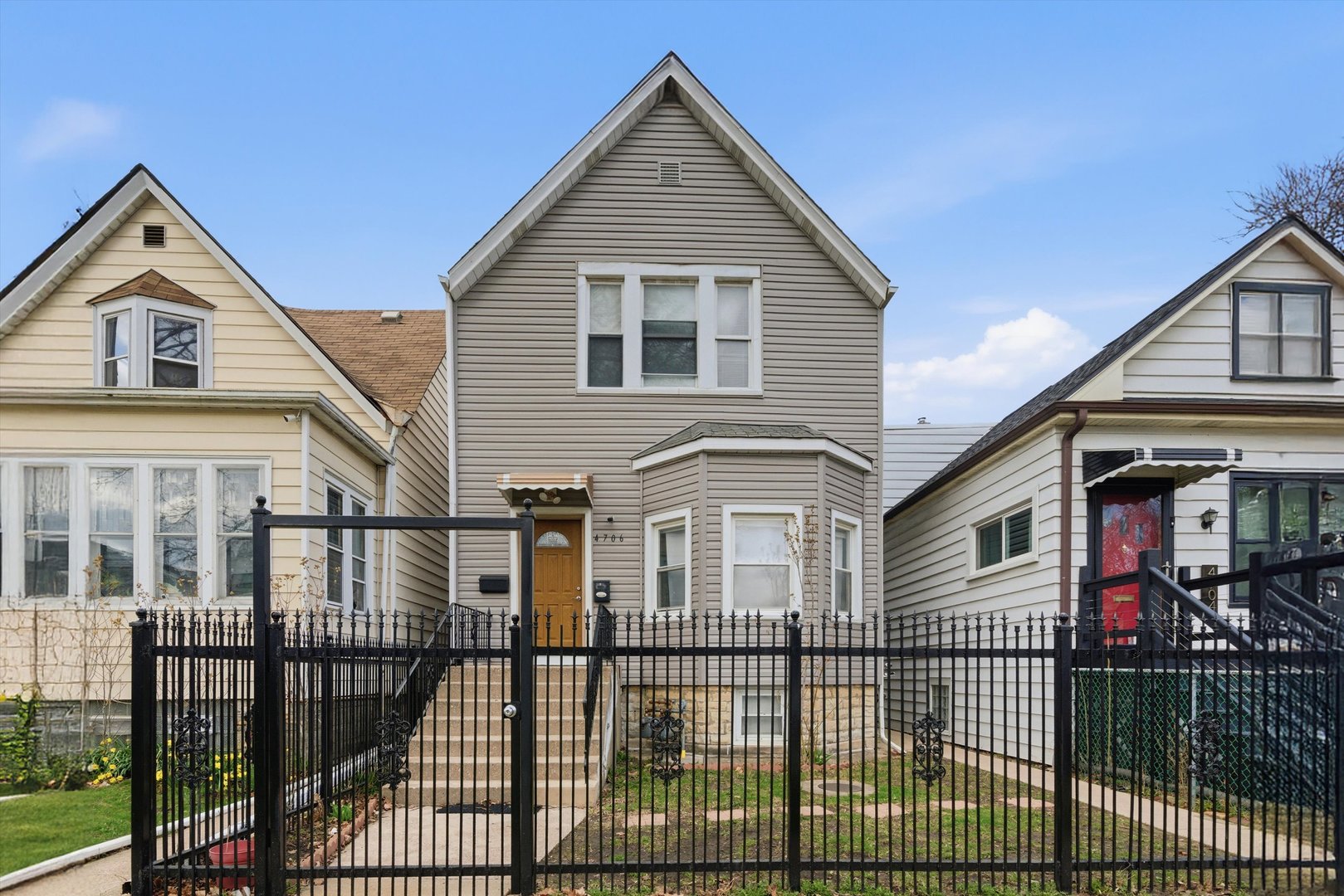 4706 W Berenice Avenue, Chicago, IL