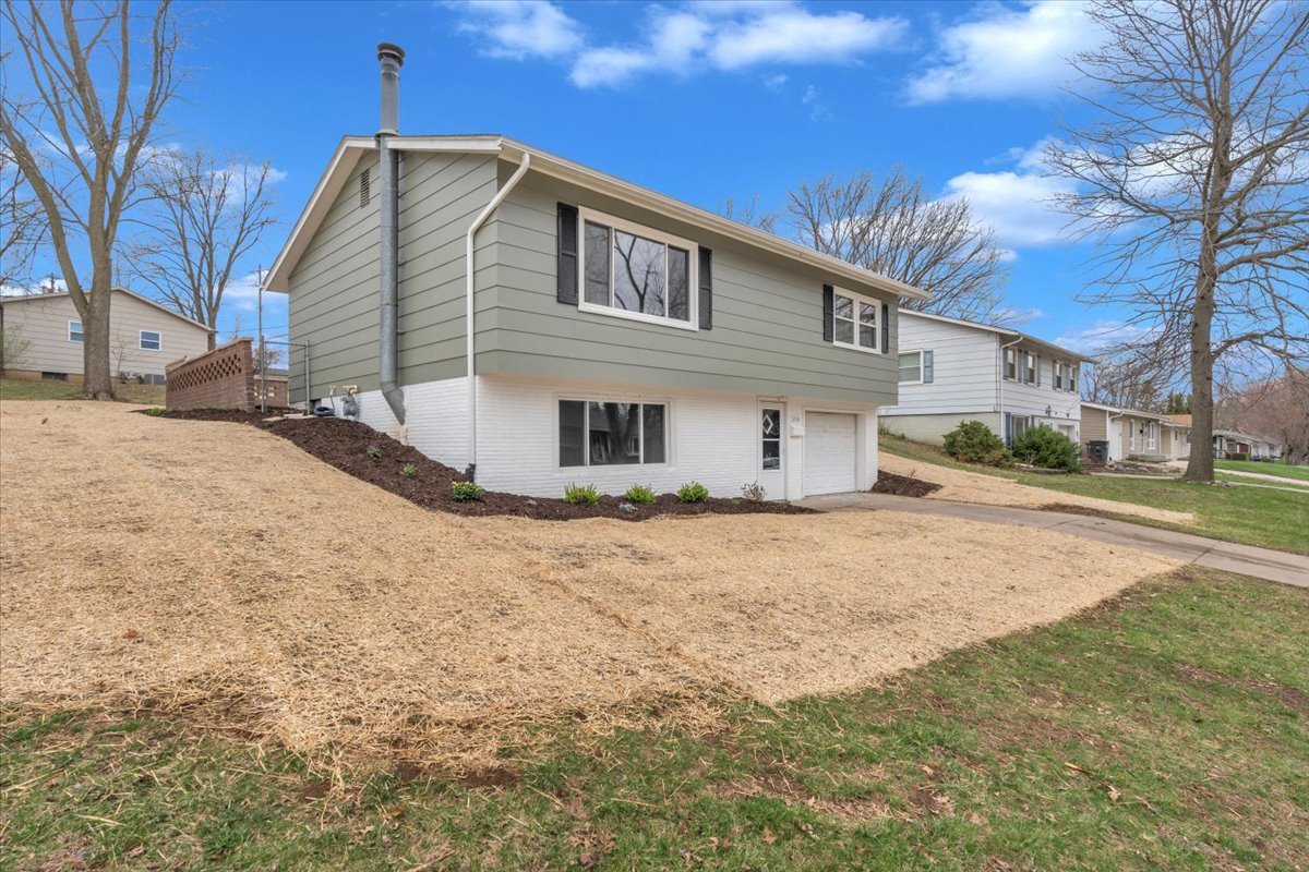 3206 MAGNOLIA Court, Bettendorf, IA