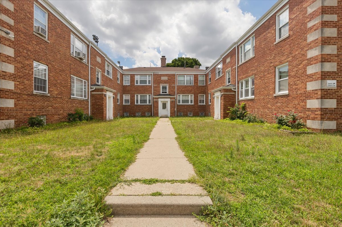 2133 W Highland Avenue #2, Chicago, IL