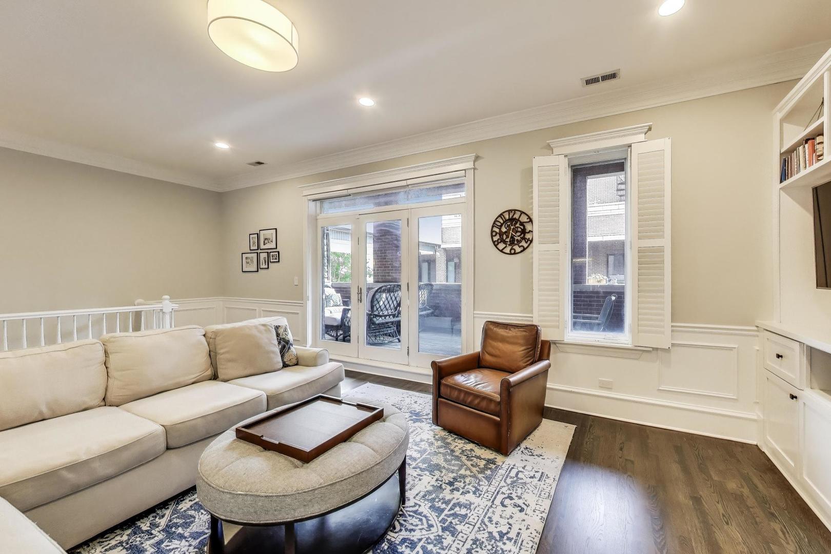 1910 W Addison Street #F, Chicago, IL