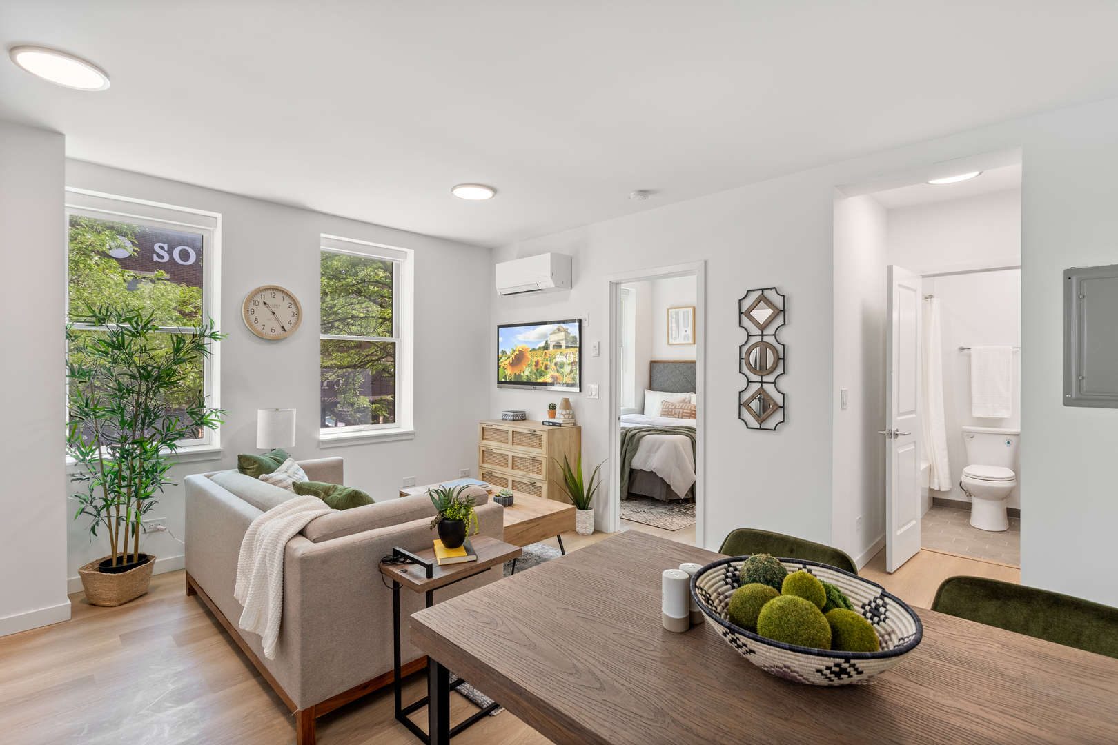 1650 W Roscoe Street #207, Chicago, IL