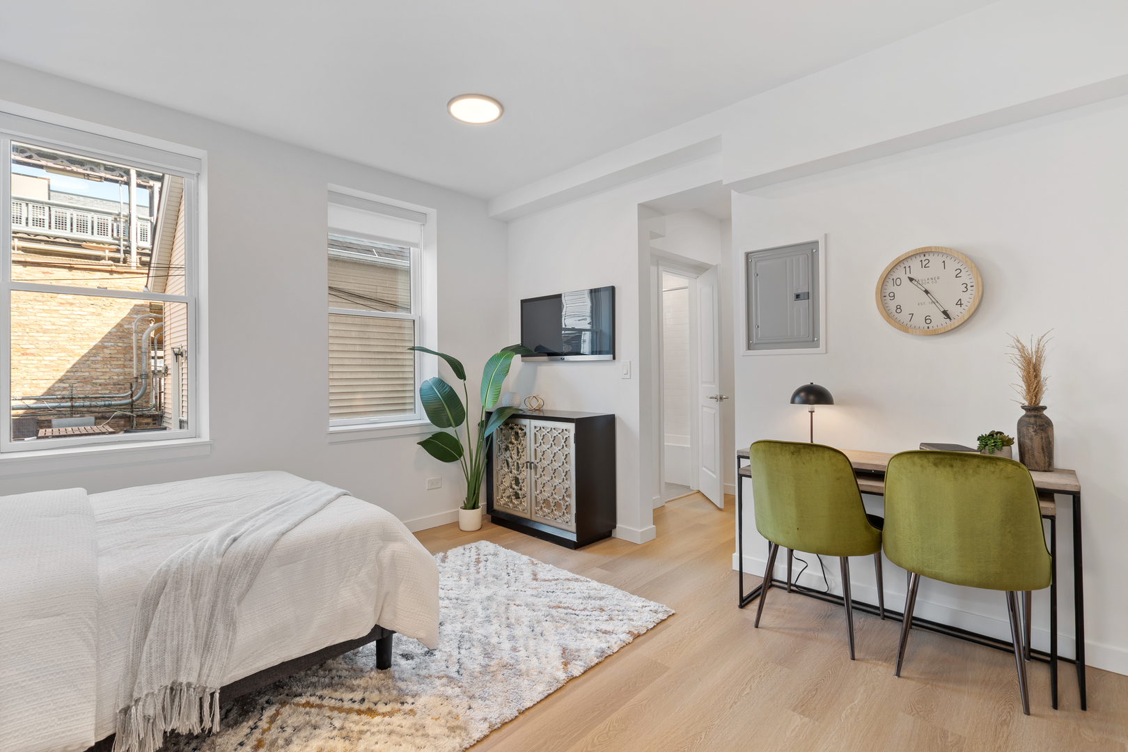 1650 W Roscoe Street #206, Chicago, IL