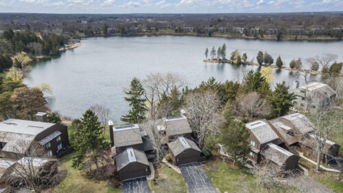 312 Woodview Road, Lake Barrington, IL