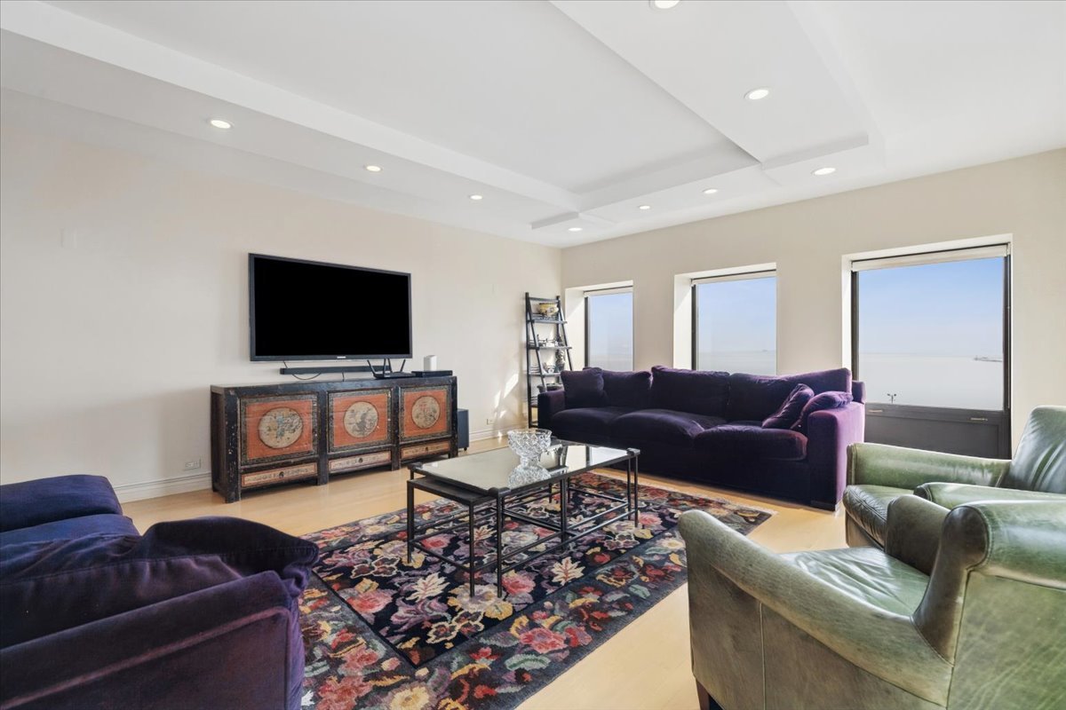 1100 N LAKE SHORE Drive #7B, Chicago, IL