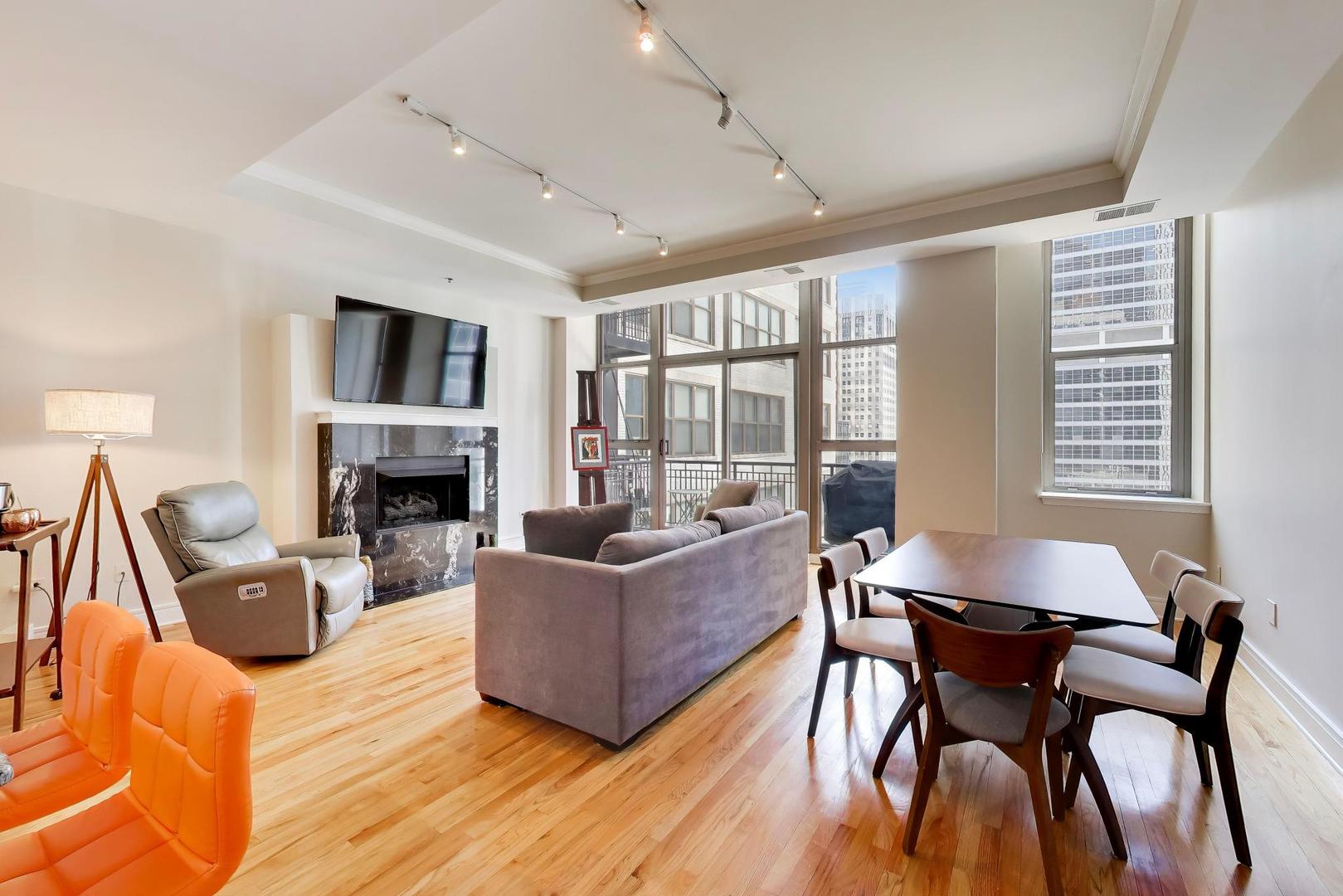 212 W Washington Street #908, Chicago, IL