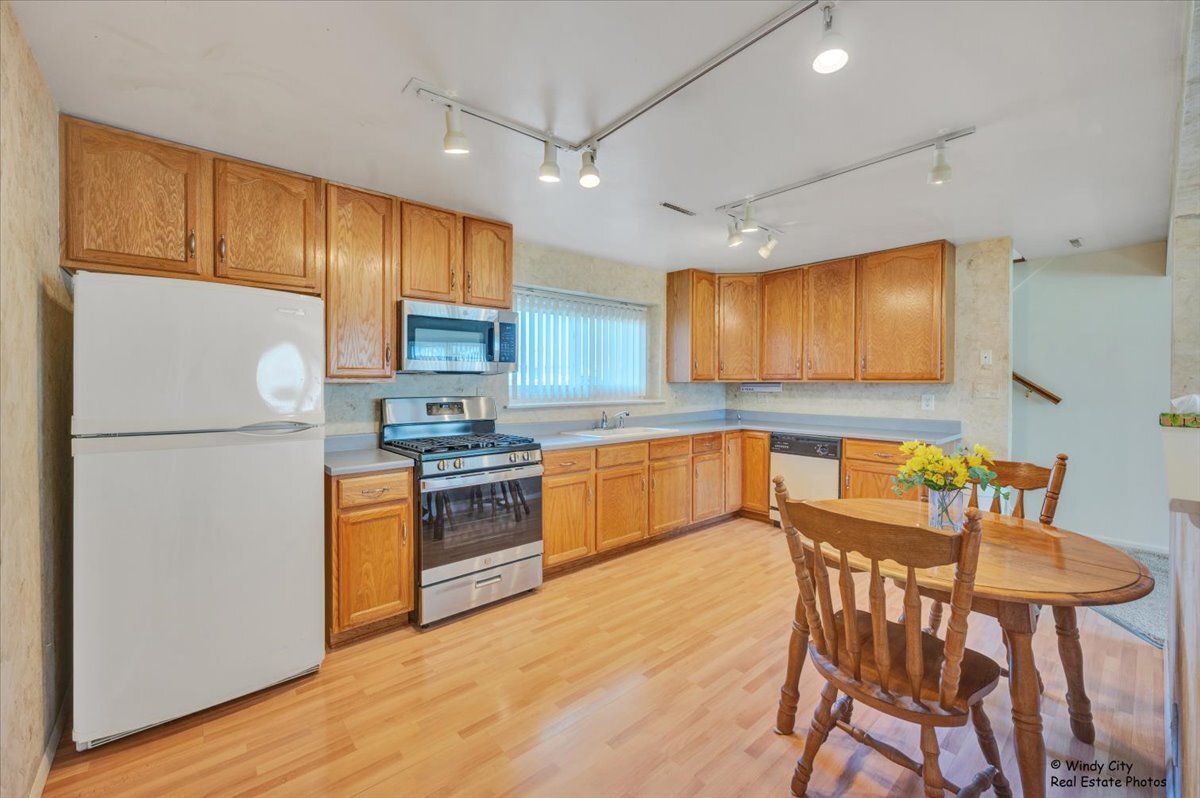 819 Dartmoor Drive, Crystal Lake, IL