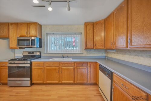 819 Dartmoor Drive, Crystal Lake, IL