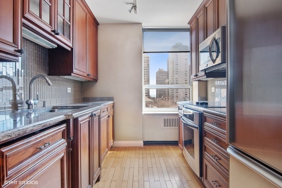 70 W Burton Place #805F, Chicago, IL