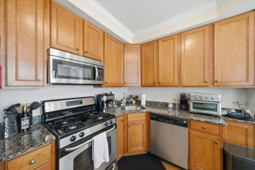 548 W Deming Place #1, Chicago, IL