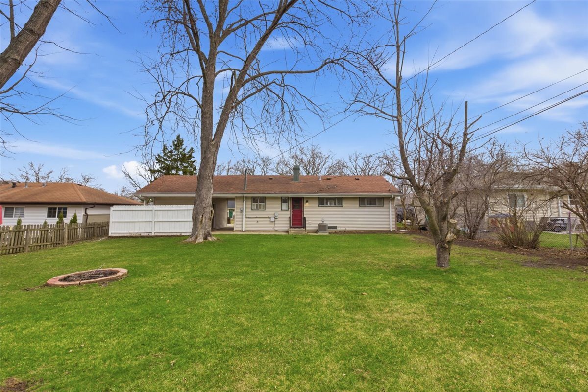 5 Crescent Road, Lake Zurich, IL