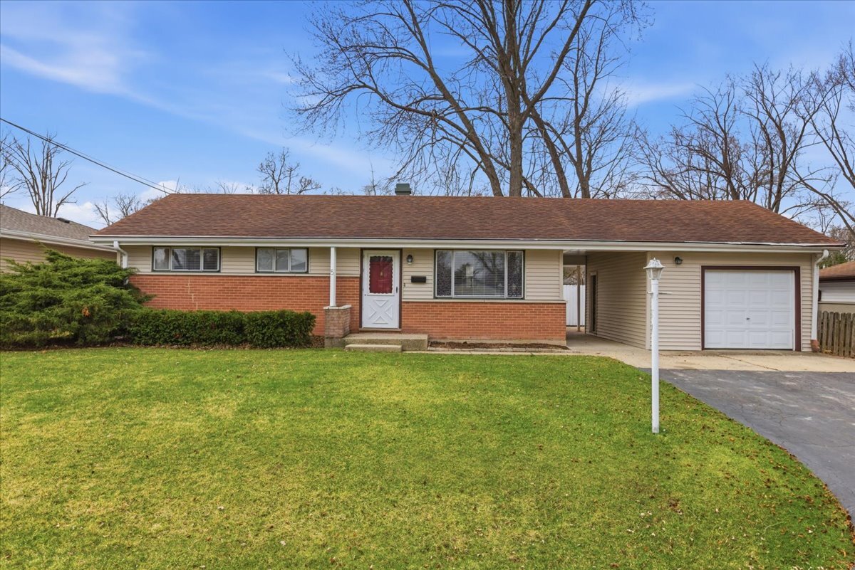 5 Crescent Road, Lake Zurich, IL