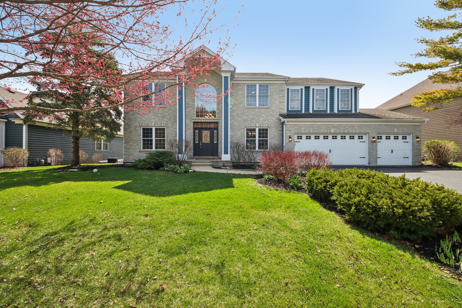 1138 Ridgewood Circle, Lake In The Hills, IL