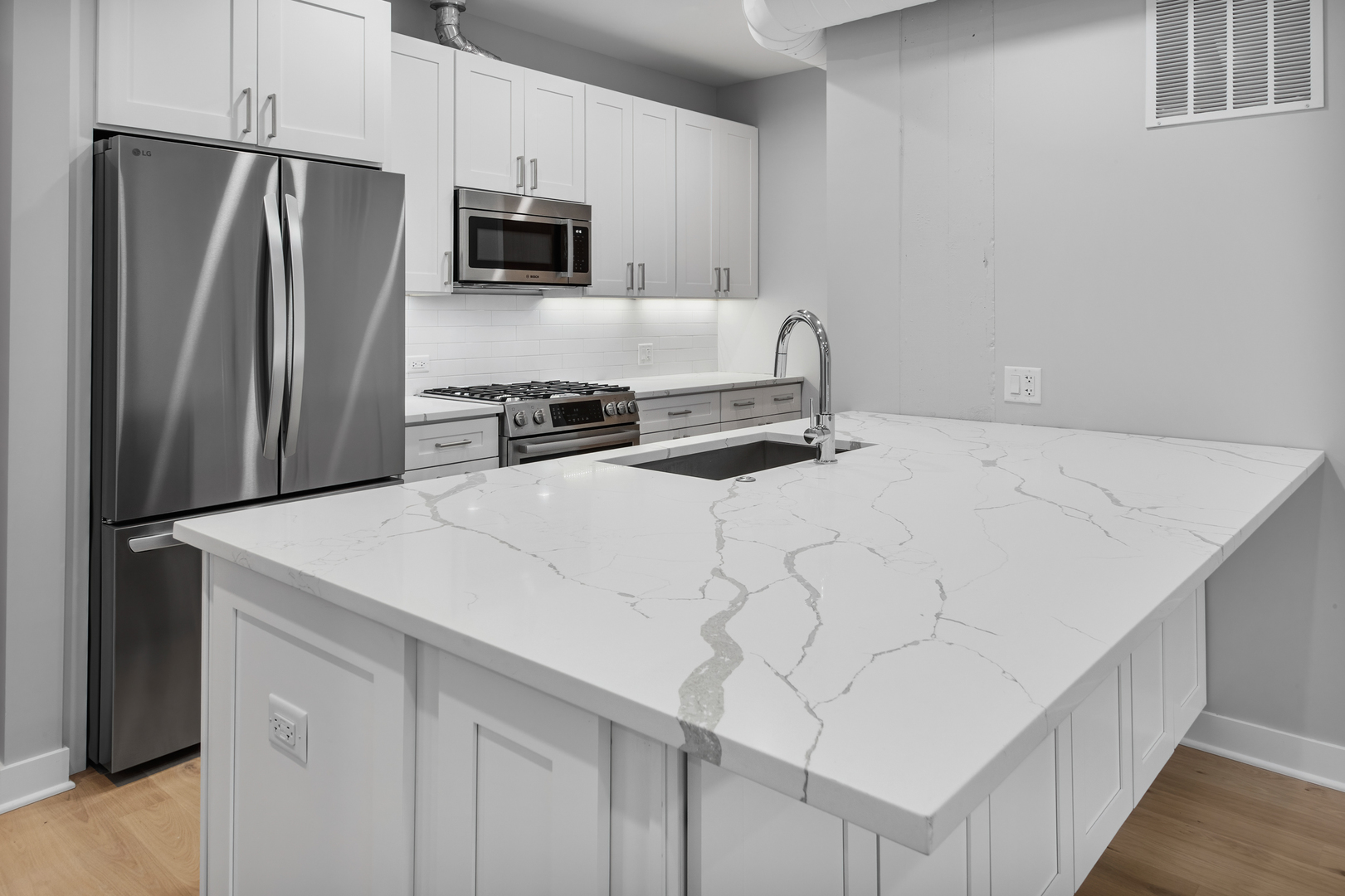 4637 N Ashland Avenue #302, Chicago, IL