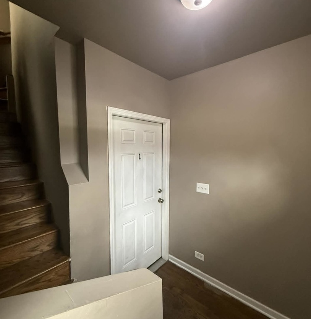 3339 W MONROE Street, Chicago, IL