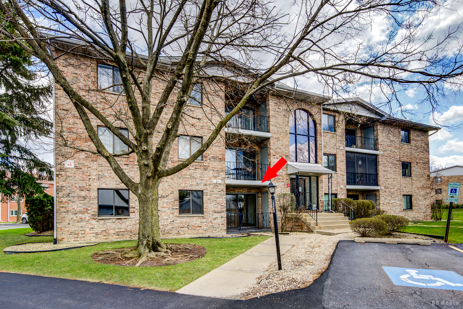 13240 W Circle Drive Parkway #304, Crestwood, IL