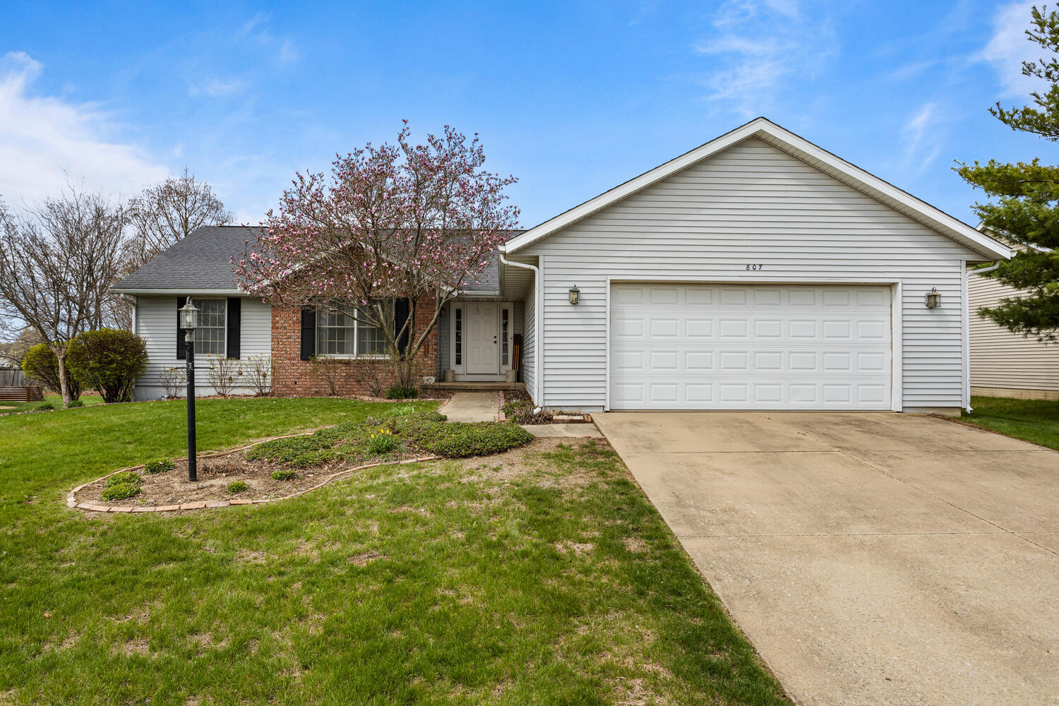 807 Heather Drive, Mahomet, IL