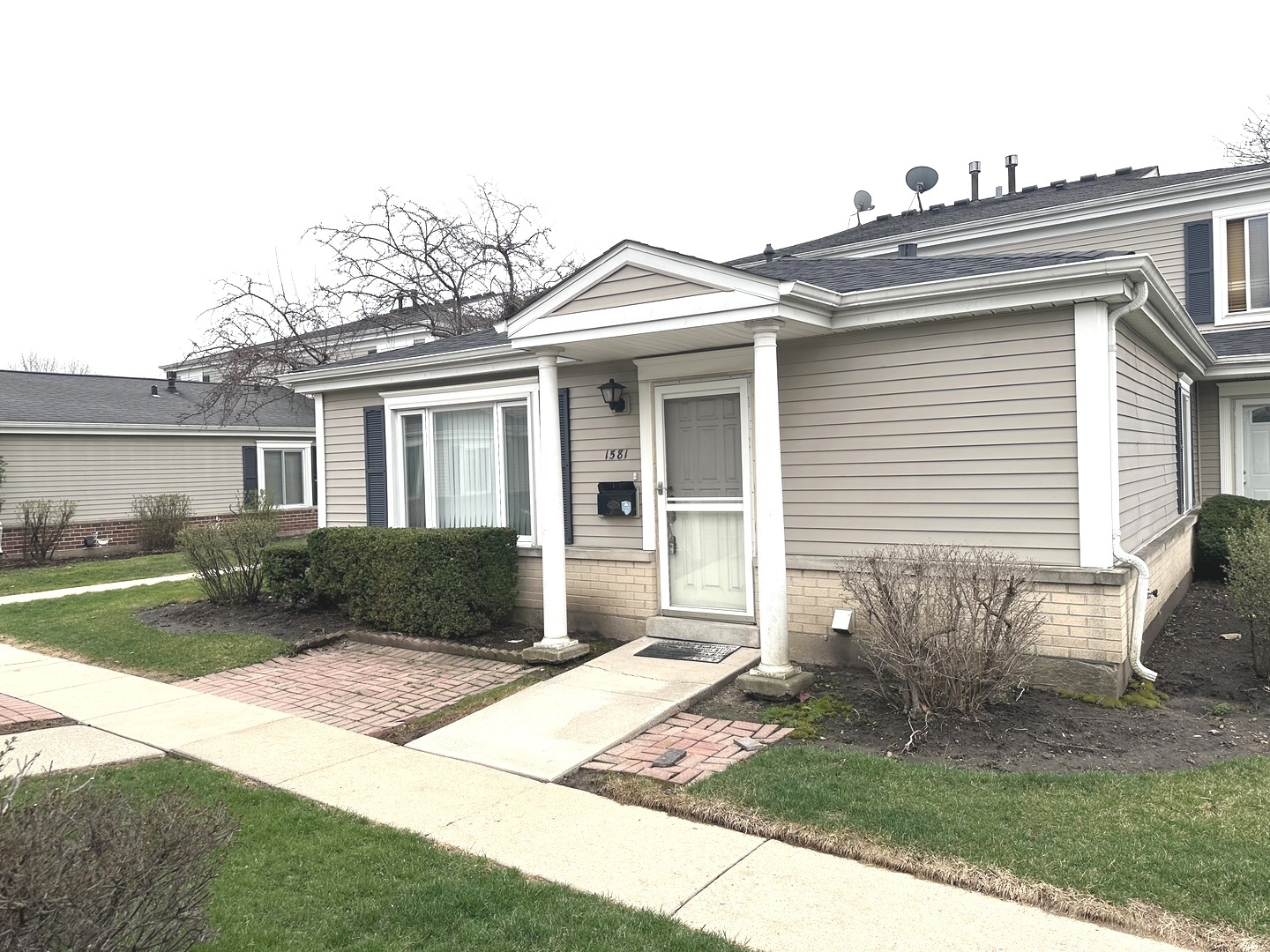 1581 Quaker Lane #107A, Prospect Heights, IL
