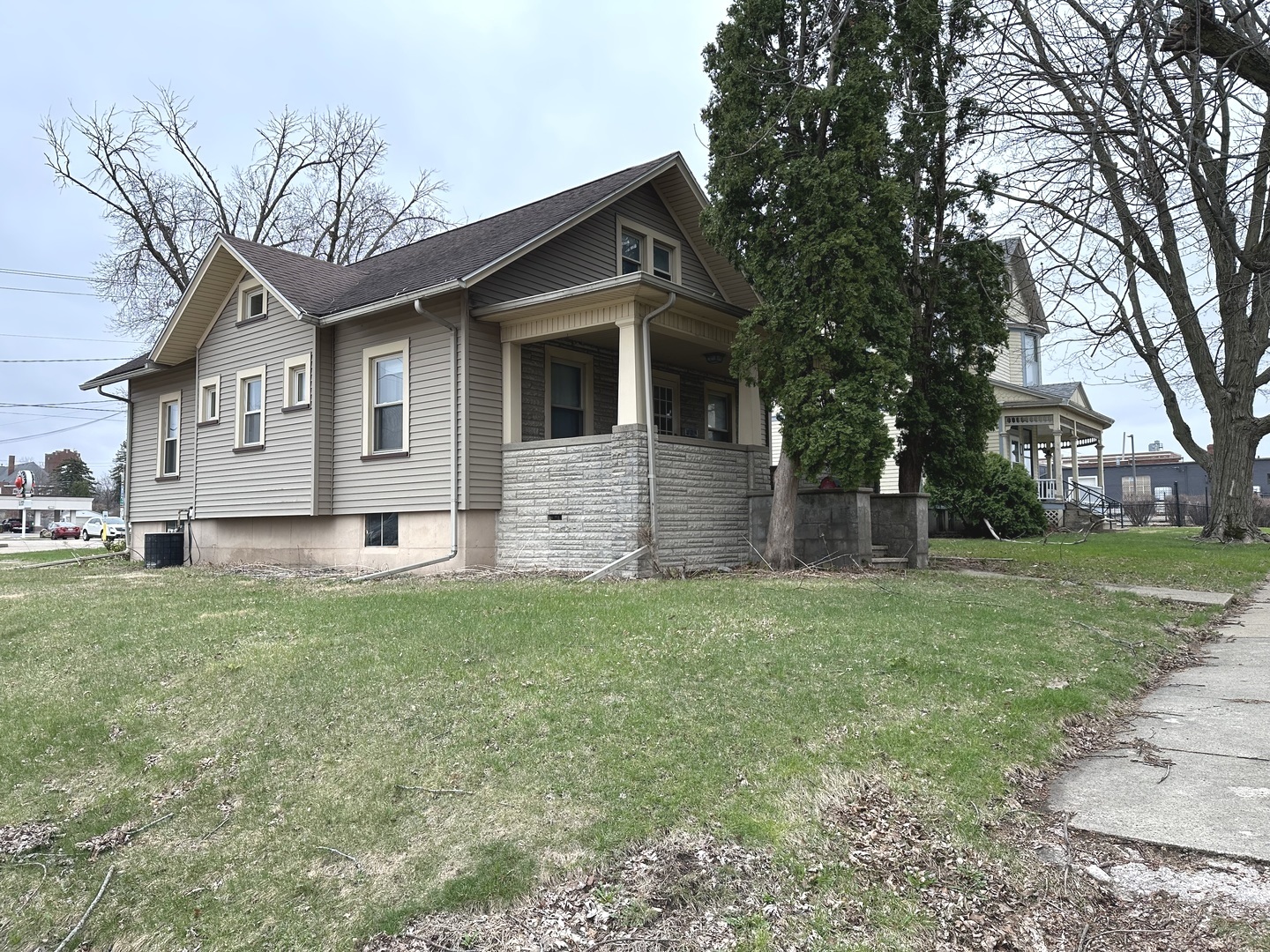 303 S Pleasant Street, Princeton, IL
