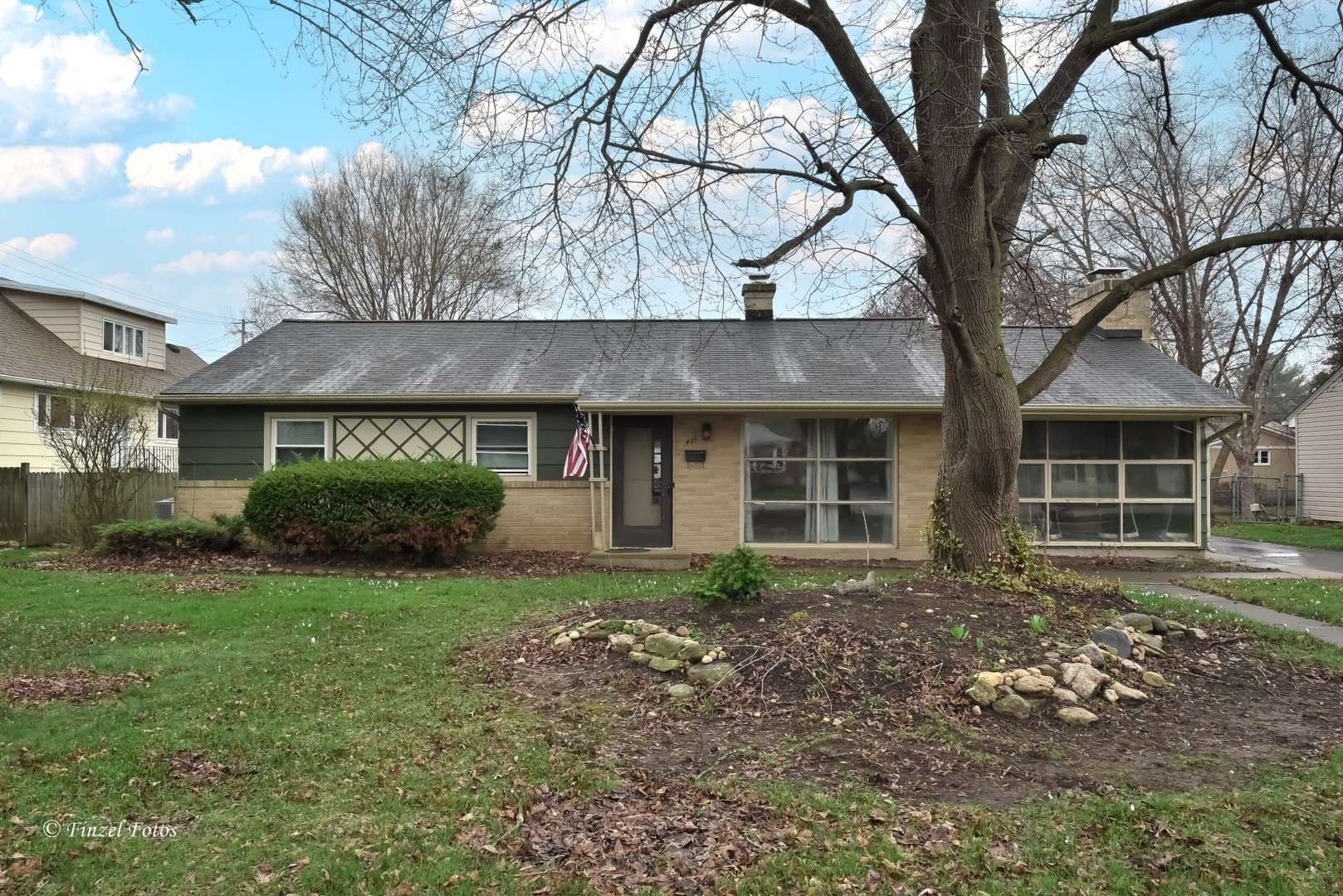 425 E Broadway Avenue, Crystal Lake, IL