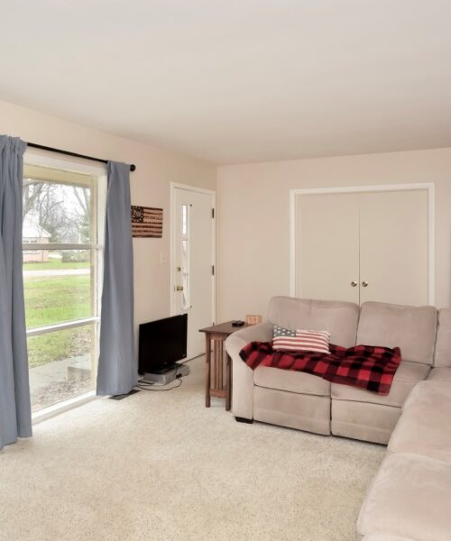 425 E Broadway Avenue, Crystal Lake, IL