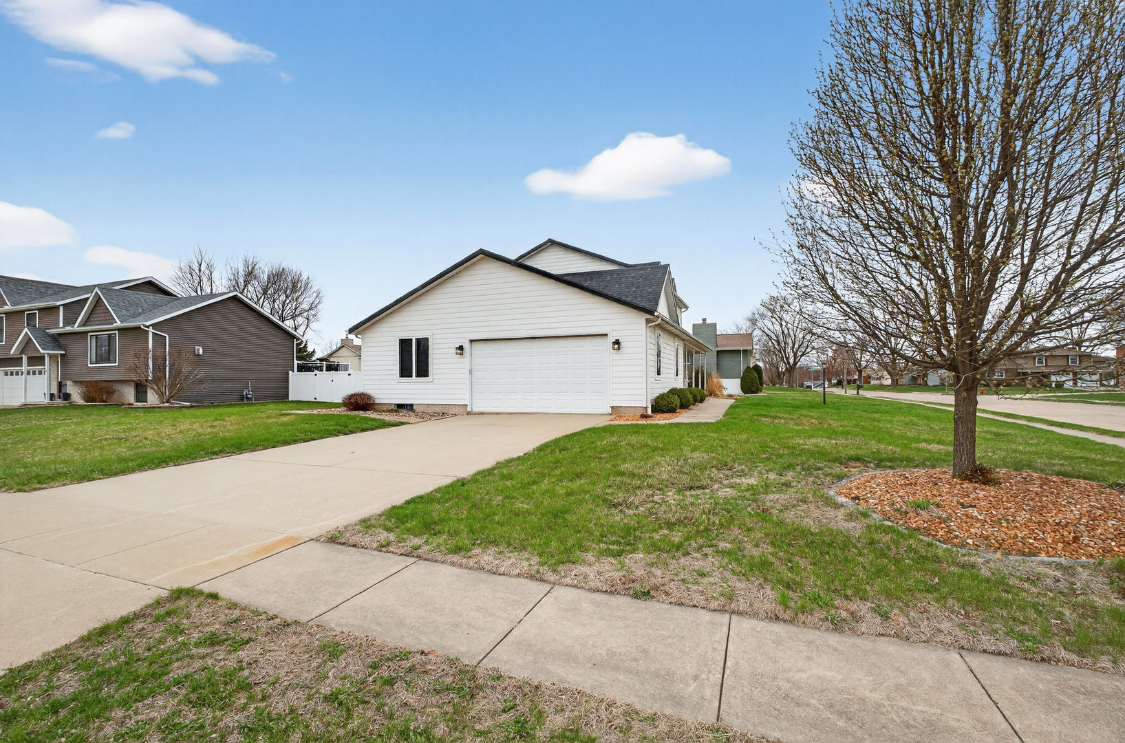 704 S 8th Street, Eldridge, IA