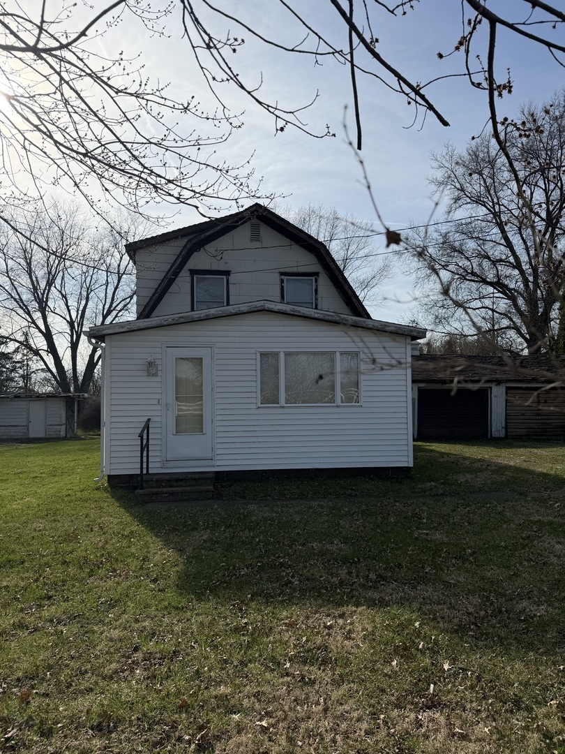 2403 Deets Road, Sterling, IL