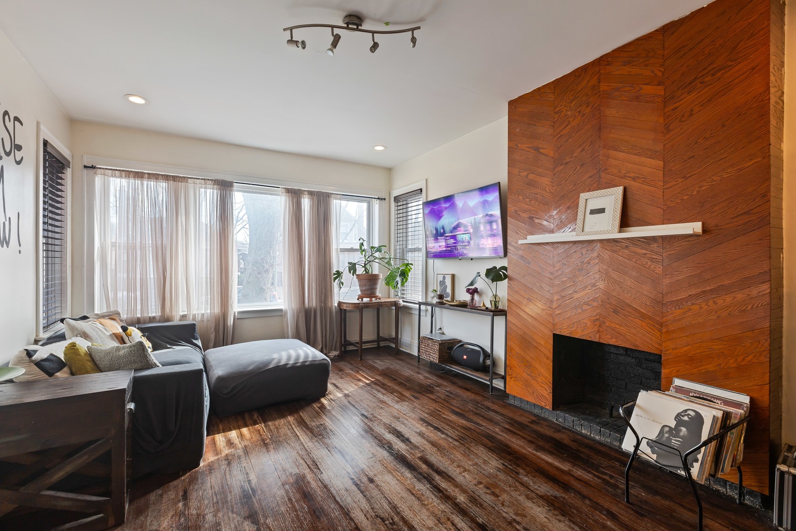 7140 S Eberhart Avenue, Chicago, IL