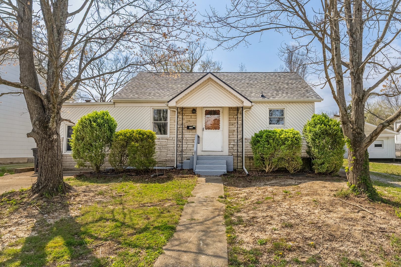 1105 W Walkup Avenue, Carbondale, IL