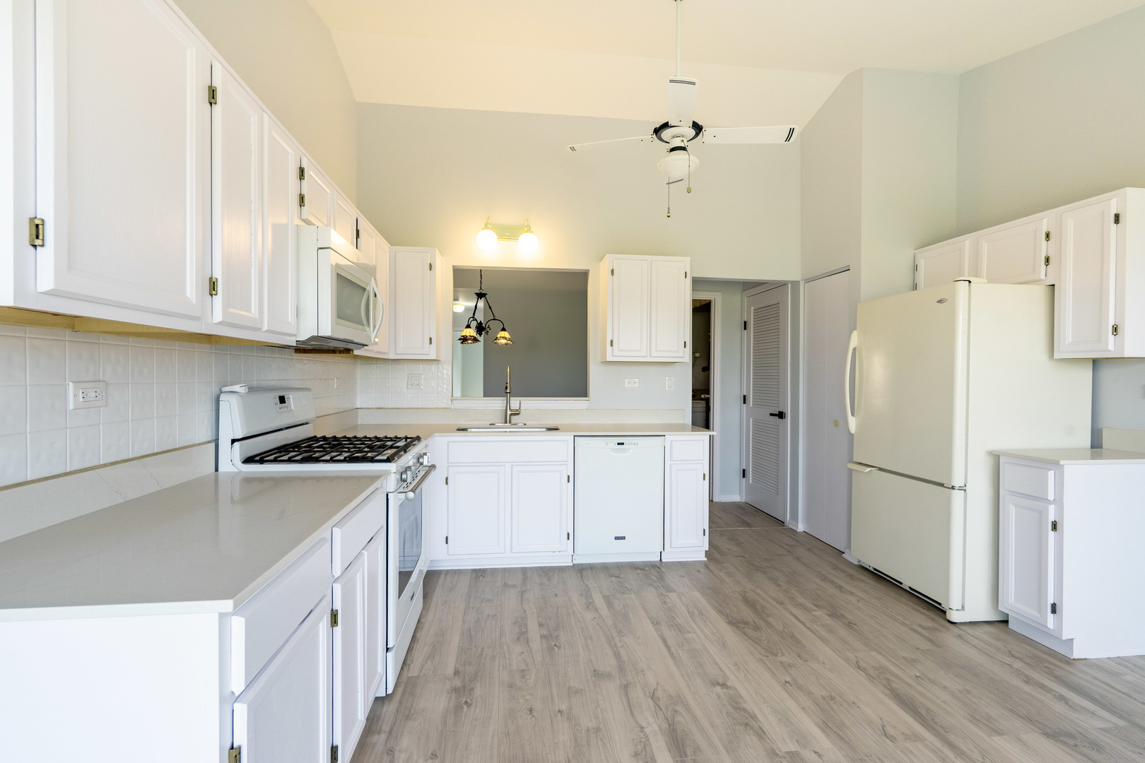 629 W Streamwood Boulevard #B, Streamwood, IL