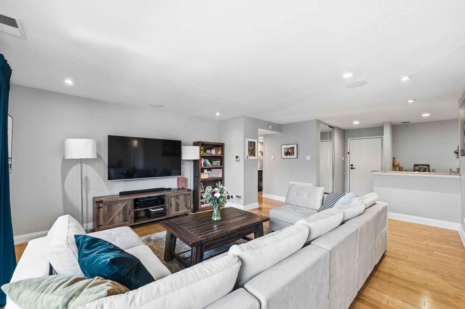 8359 W Addison Street #207, Chicago, IL