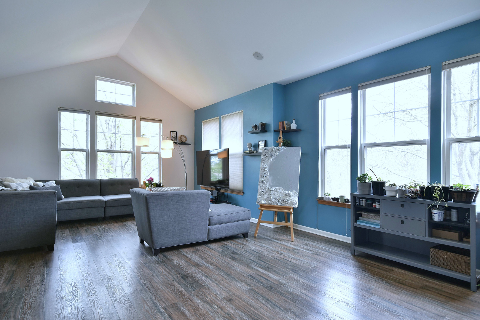 5600 Cloverdale Road, Hanover Park, IL