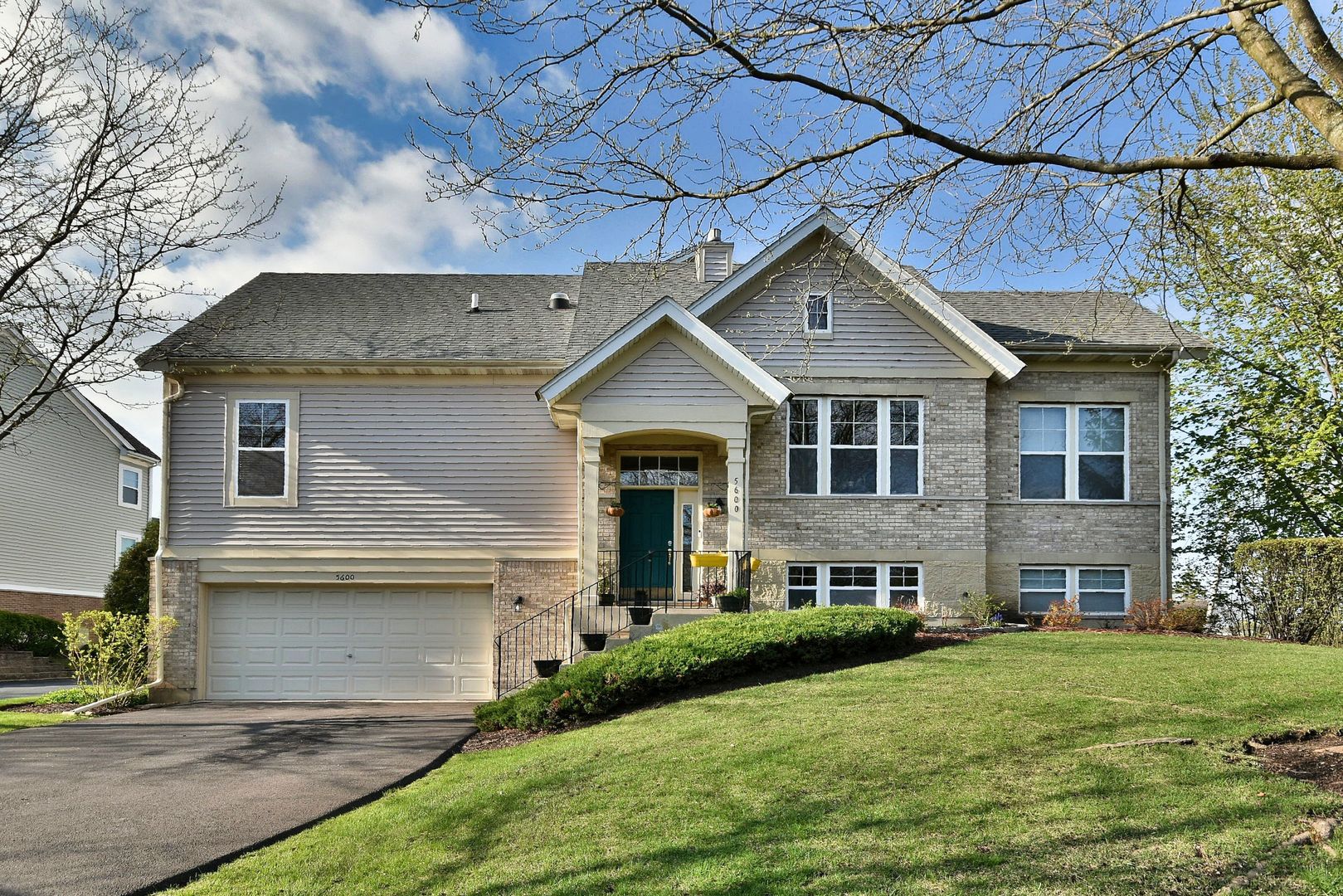 5600 Cloverdale Road, Hanover Park, IL