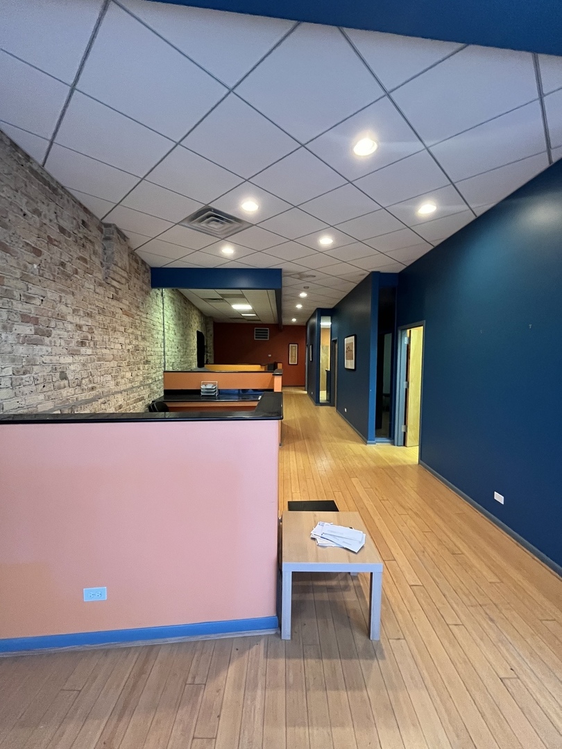 4203 W Fullerton Avenue, Chicago, IL