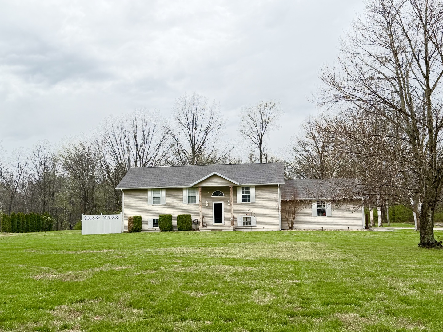 658 Deerfield Road, Walnut Hill, IL