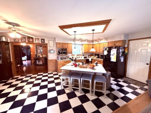 658 Deerfield Road, Walnut Hill, IL