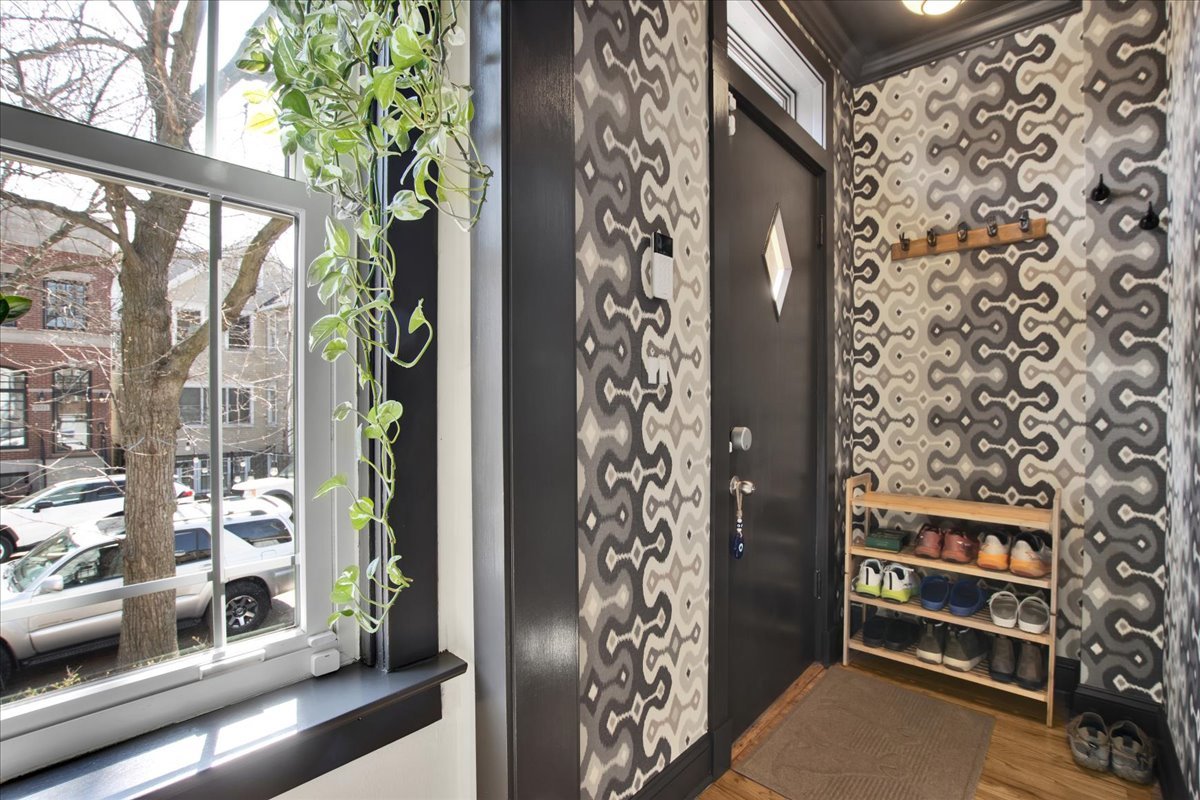 2030 W Shakespeare Avenue, Chicago, IL