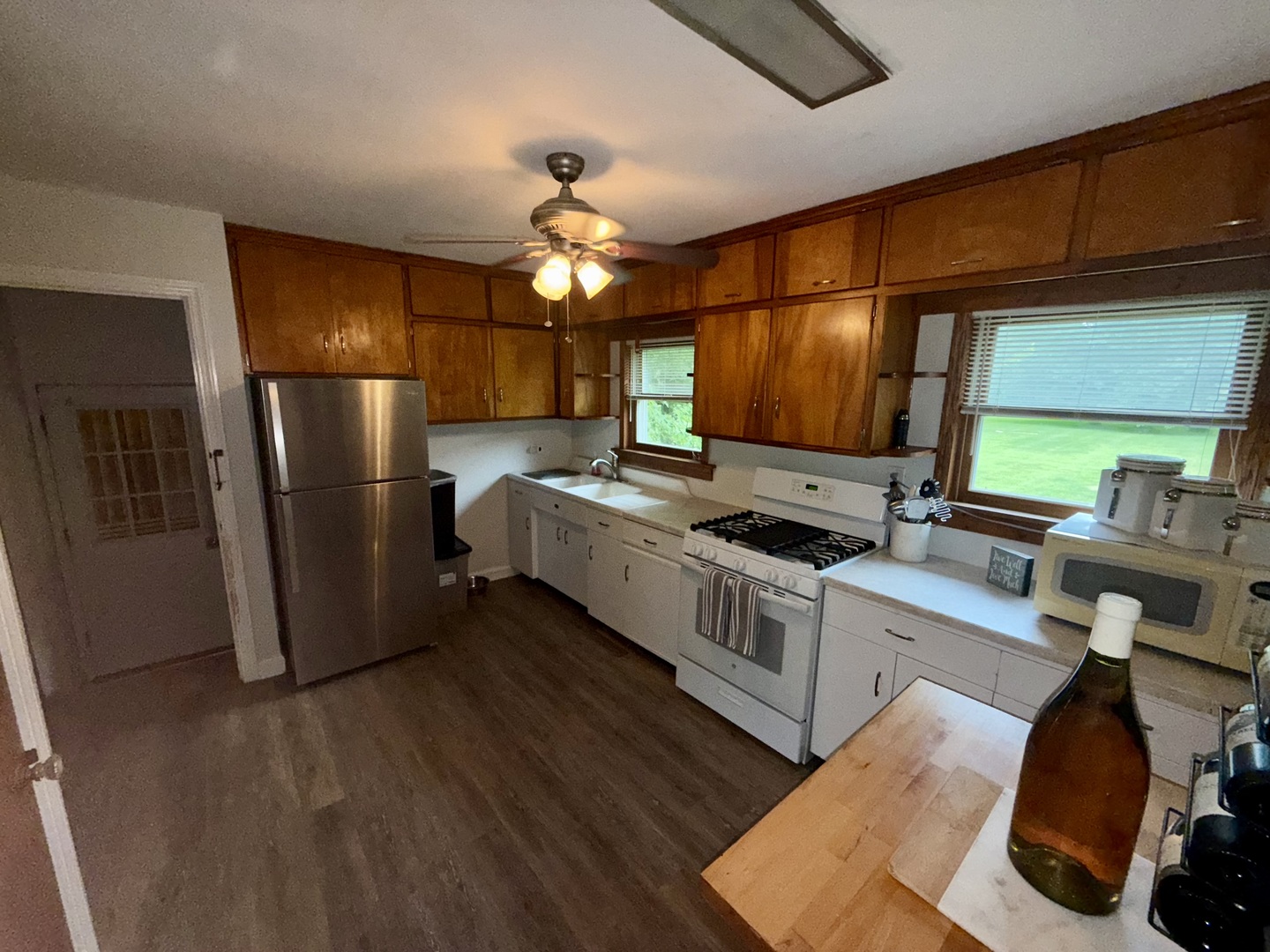 1270 Benson Lane, Green Oaks, IL