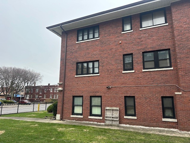 6758 S Jeffery Boulevard, Chicago, IL