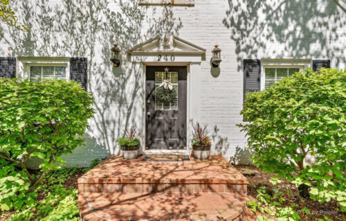 240 S McHenry Avenue, Crystal Lake, IL