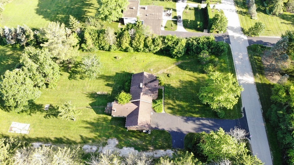 1270 Benson Lane, Green Oaks, IL