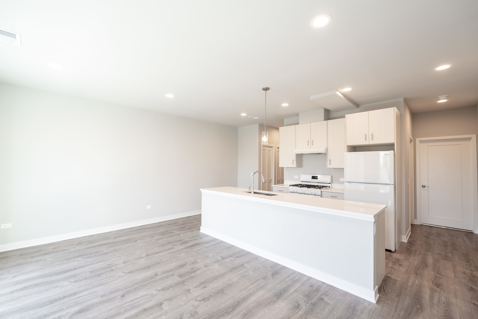 3188 S Archer Avenue #202, Chicago, IL